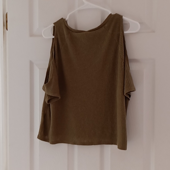 Divided Top - Picture 2 of 4